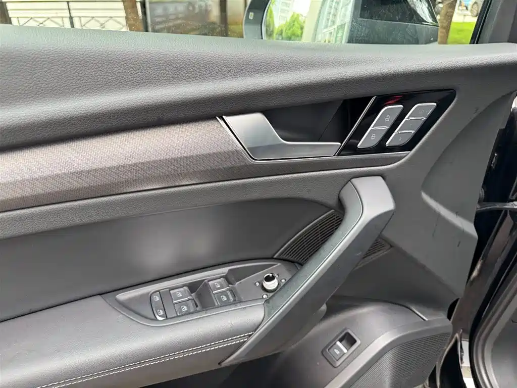 Audi Q5L 2025 — фото 14