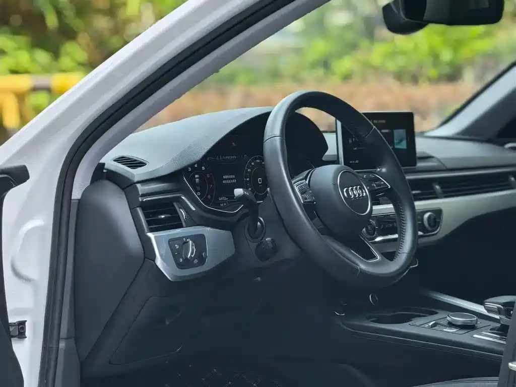 Audi A4L 2019