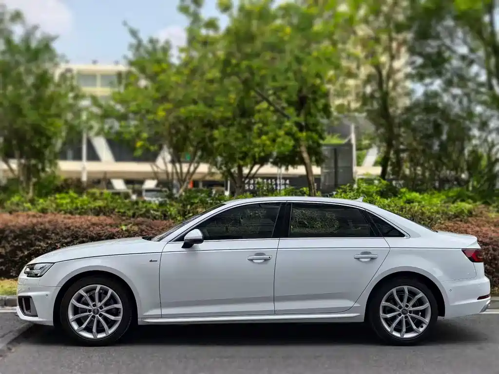 Audi A4L 2019