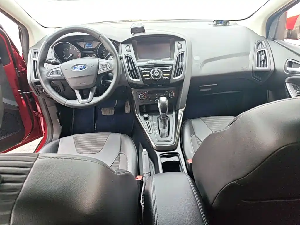Ford Focus 2016 — фото 10
