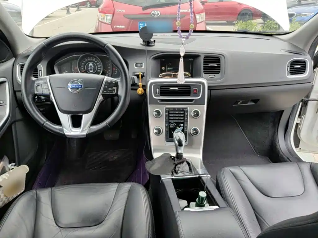 Volvo S60 2014 — фото 10