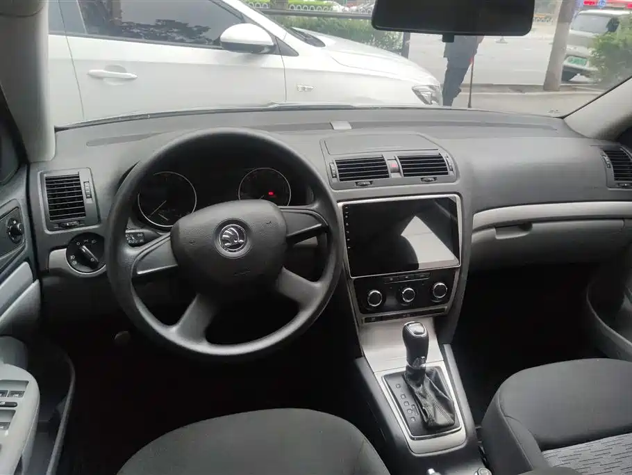 Skoda Octavia 2013 — фото 12