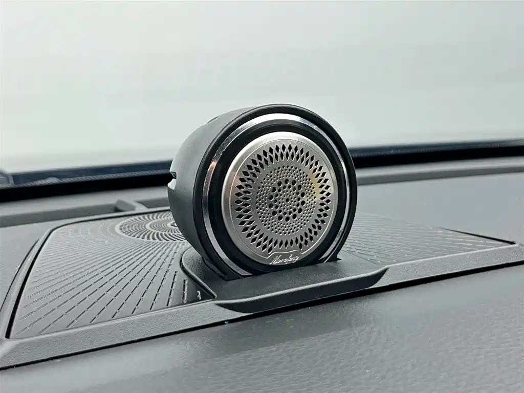 Toyota Granvia 2023 — фото 20