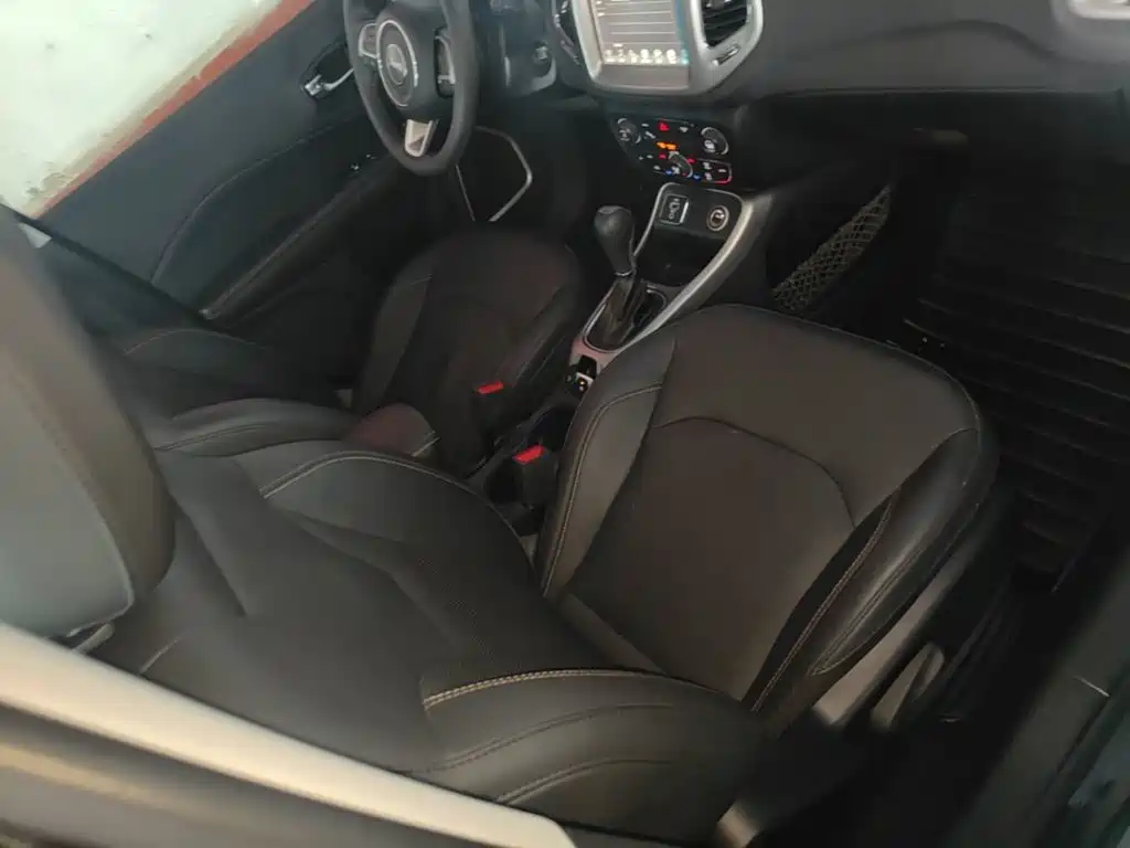 Jeep Compass 2017 — фото 25
