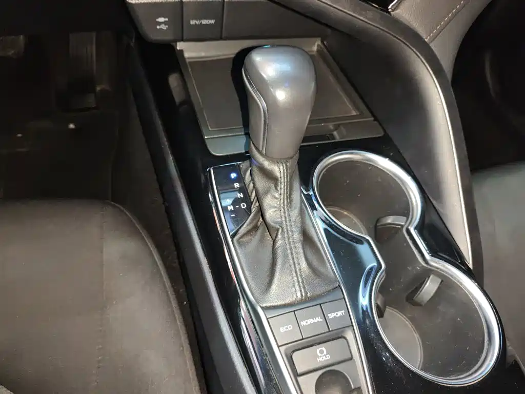 Toyota Camry 2020 — фото 10