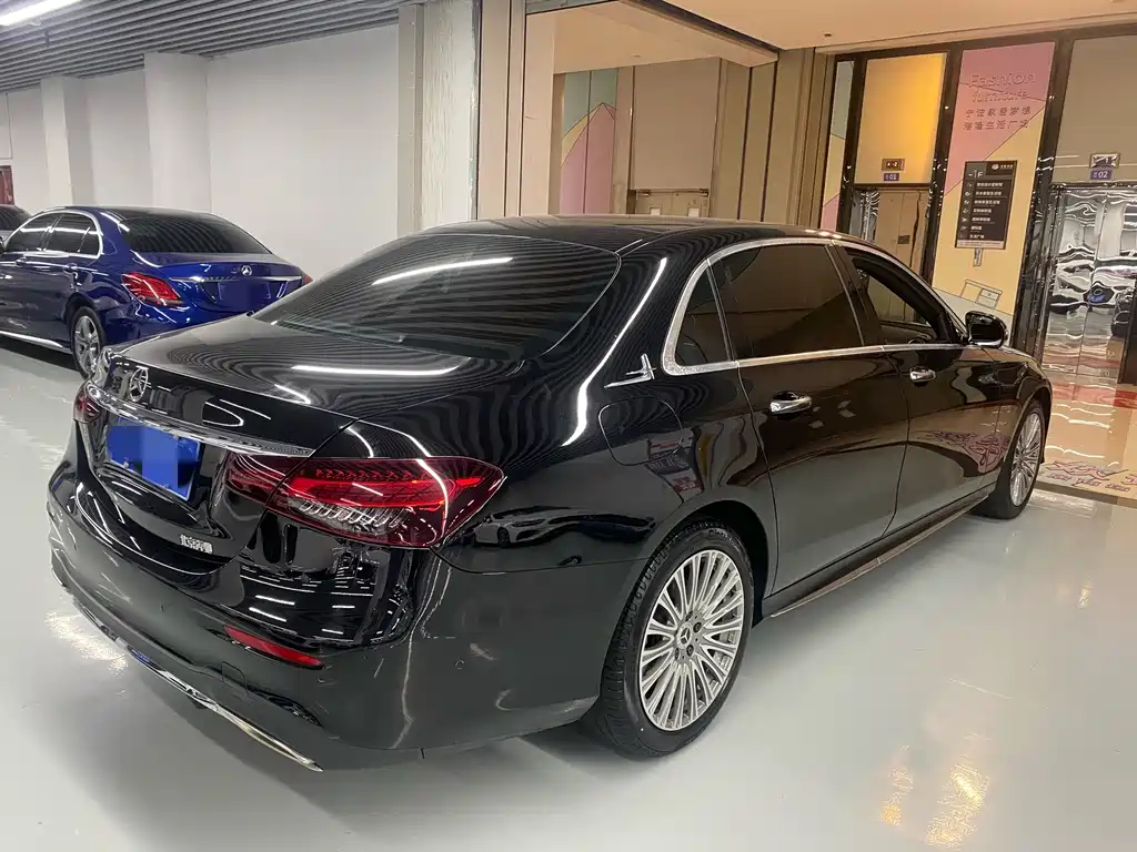 Mercedes-Benz E-Class 2023 — фото 16