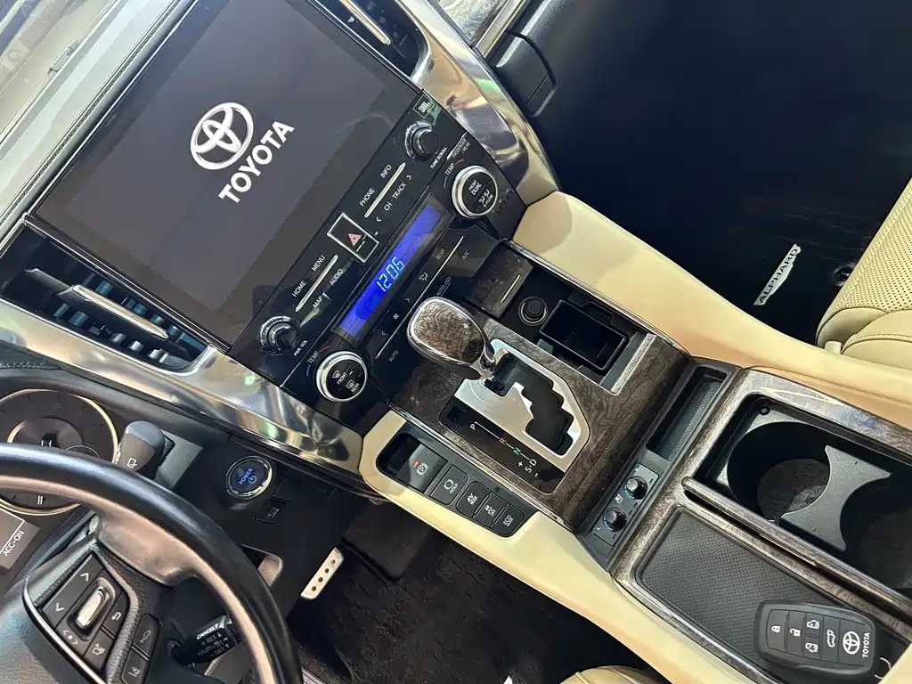 Toyota Alphard 2021 — фото 13