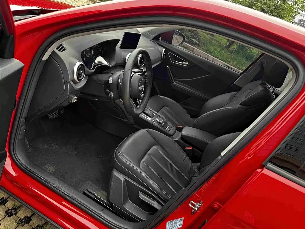 Audi Q2L 2023