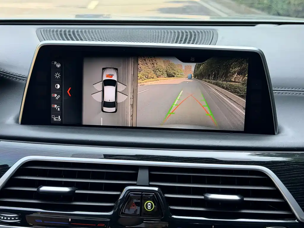 BMW 7 Series 2017 — фото 22