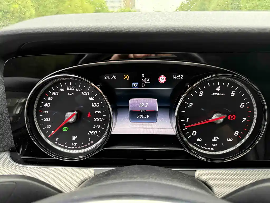 Mercedes-Benz E-Class 2017 — фото 12