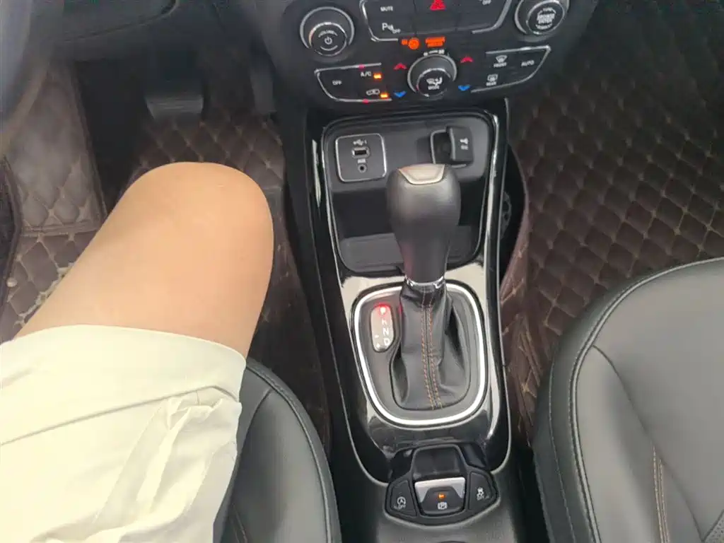 Jeep Compass 2019 — фото 14