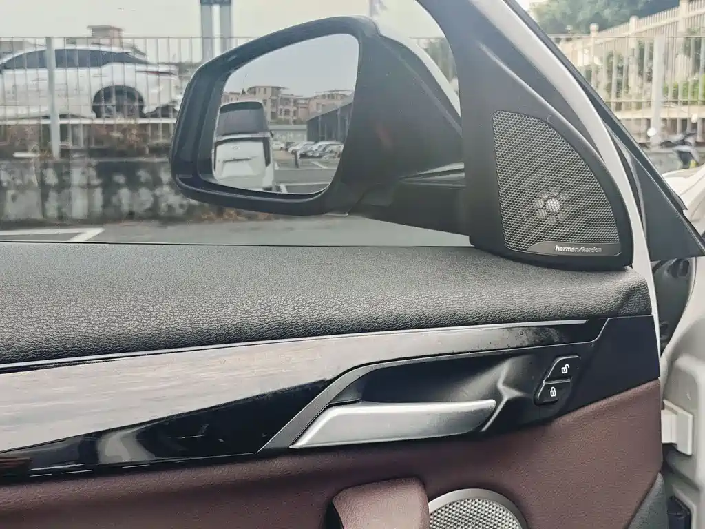 BMW X2 2022 — фото 9