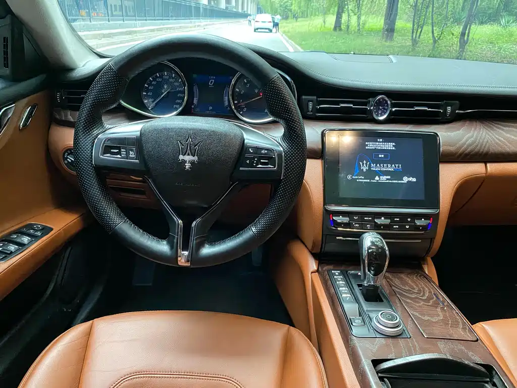 Maserati Quattroporte 2018 — фото 16