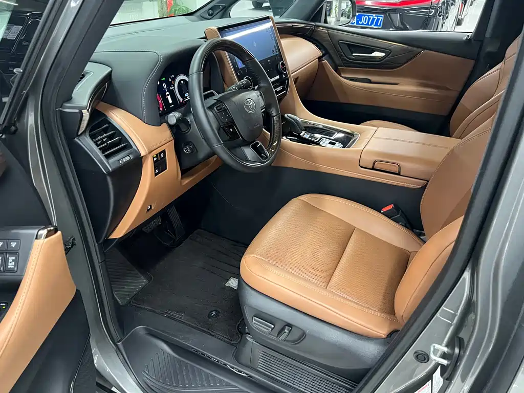Toyota Alphard 2023 — фото 22