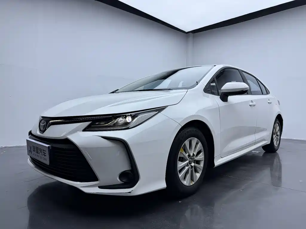 Toyota Corolla 2023 — фото 1