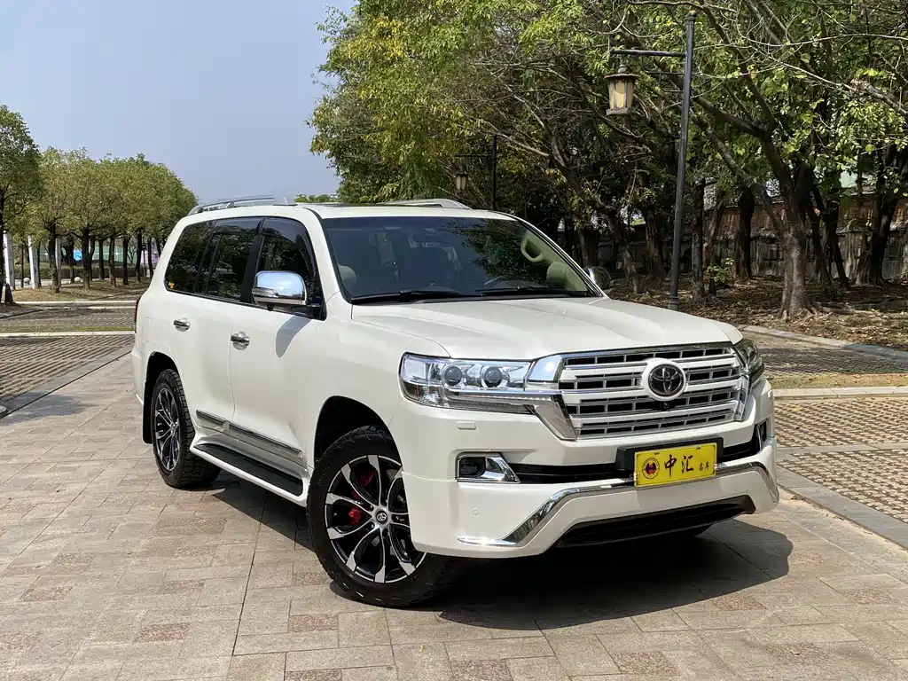 Toyota Land Cruiser 2017 — фото 3