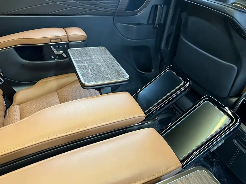 Toyota Alphard 2023 — фото 15