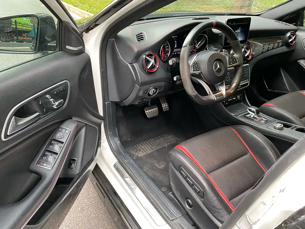 Mercedes-Benz GLA AMG 2018 — фото 4
