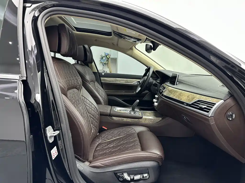BMW 7 Series 2020 — фото 13