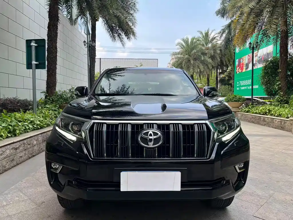 Toyota Prado 2019 — фото 1