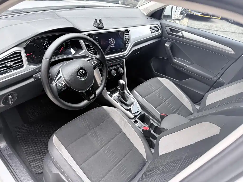 Volkswagen T-Roc 2023