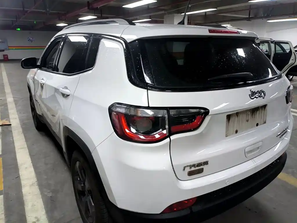 Jeep Compass 2017 — фото 23