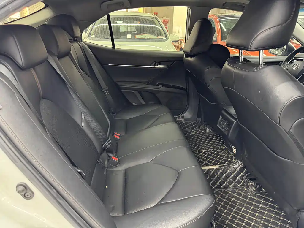 Toyota Camry 2020 — фото 10