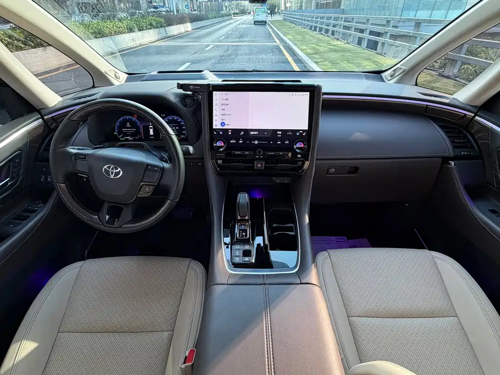 Toyota Alphard 2024 — фото 11