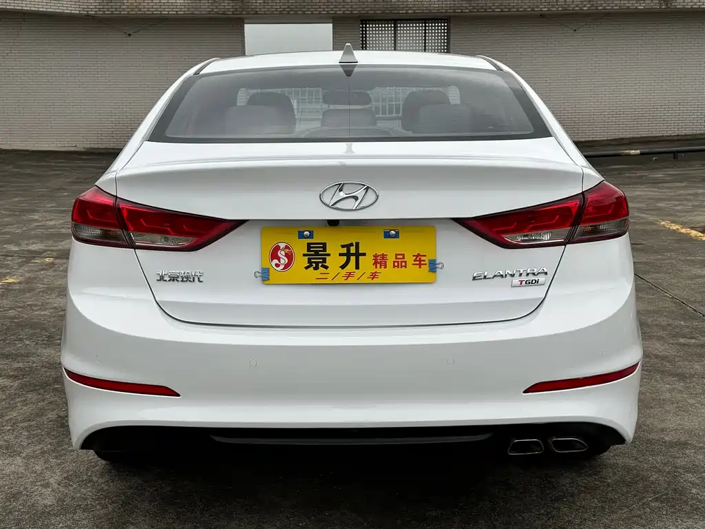 Hyundai Elantra 2020 — фото 6