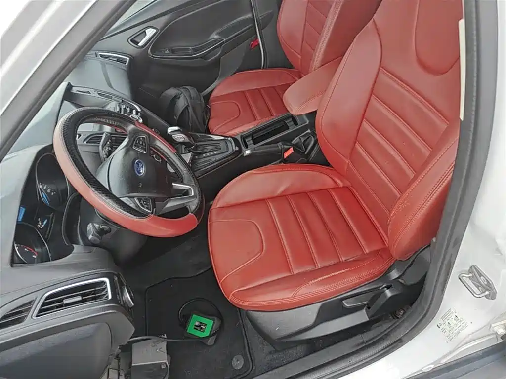 Ford Focus 2018 — фото 15