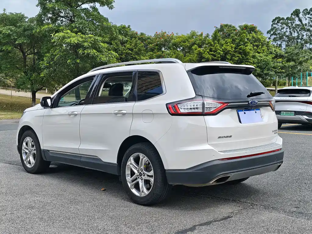 Ford Edge 2016 — фото 14