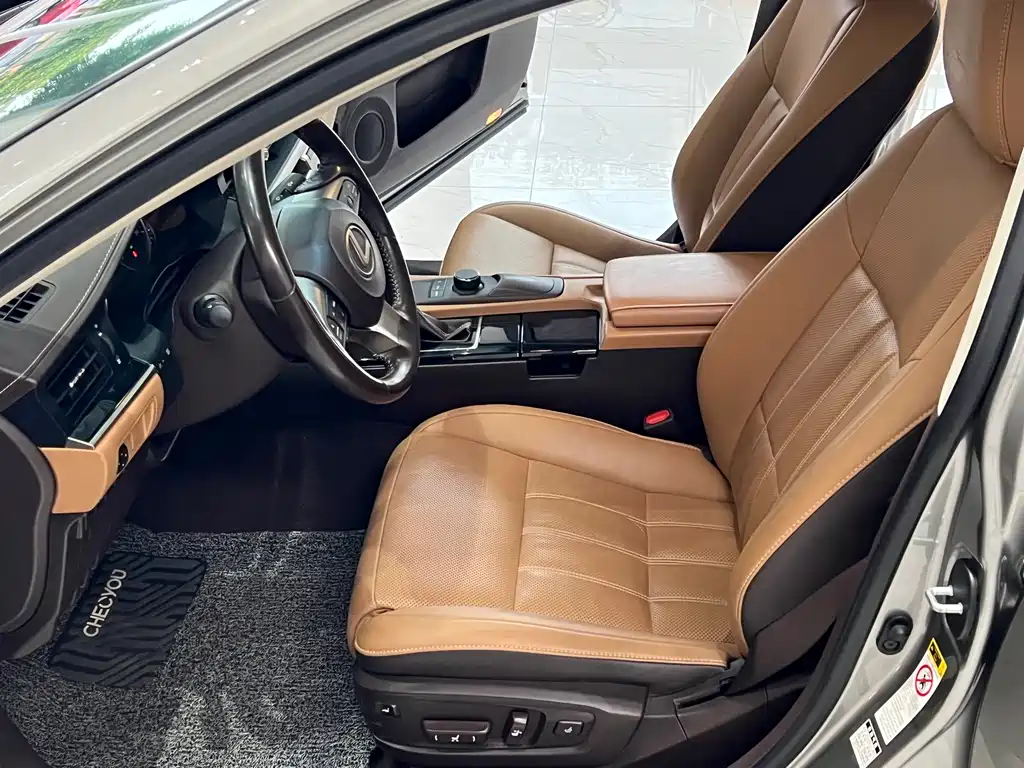 Lexus ES 2015 — фото 16