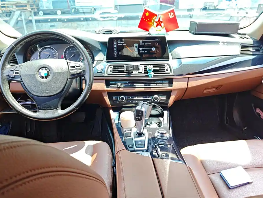 BMW 5 Series 2015 — фото 12