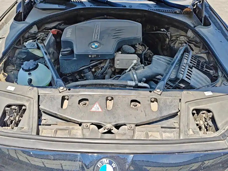 BMW 5 Series 2015 — фото 10