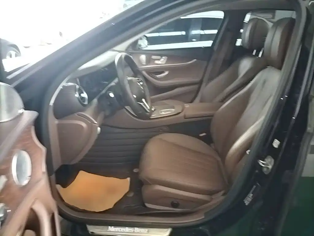 Mercedes-Benz E-Class 2020 — фото 15