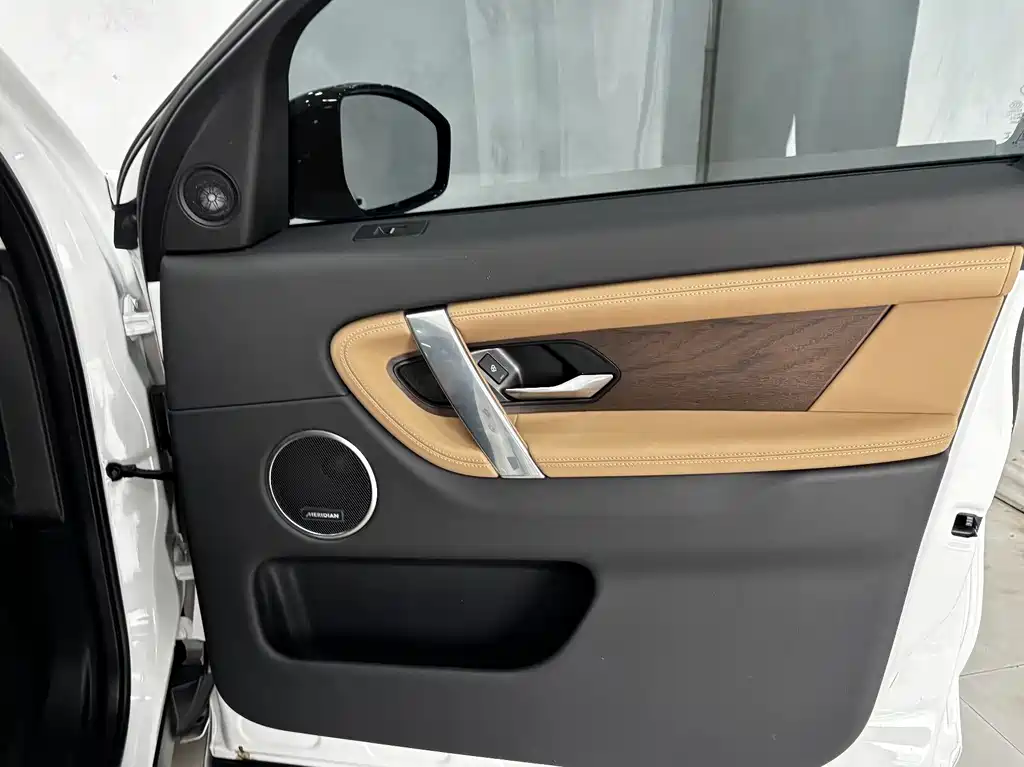 Land Rover Discovery Sport 2025 — фото 25