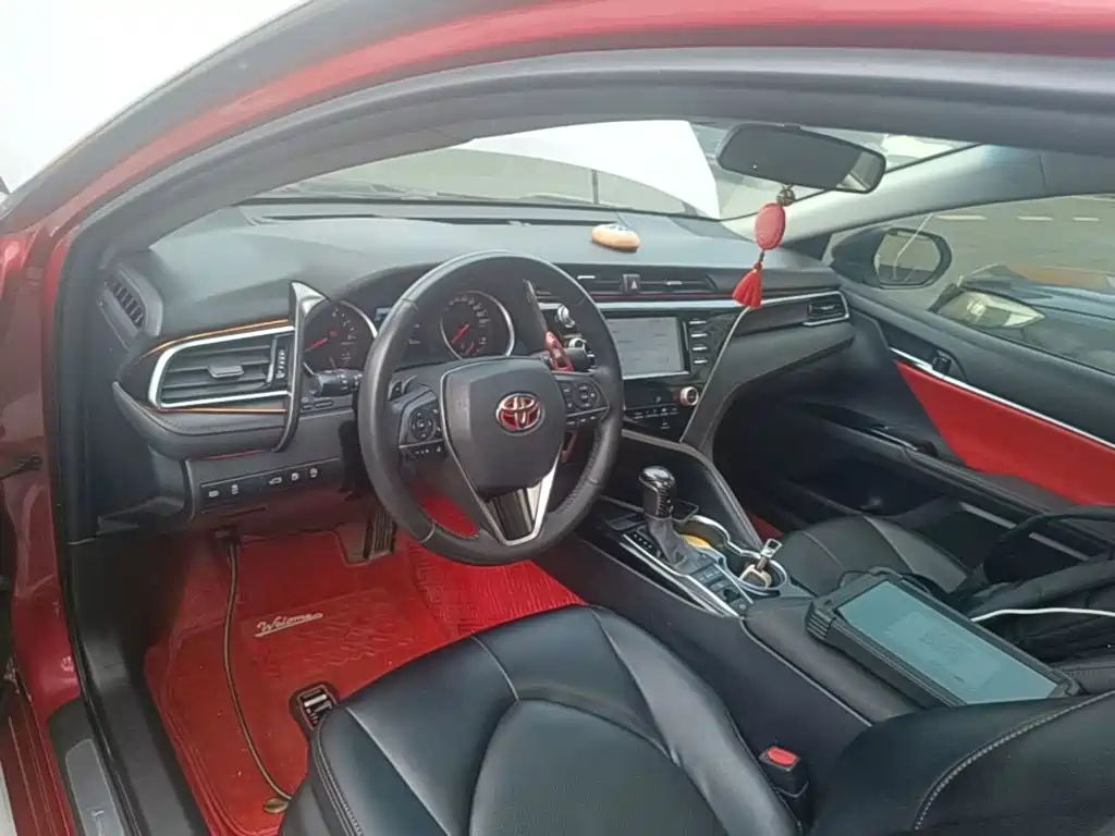 Toyota Camry 2018 — фото 10