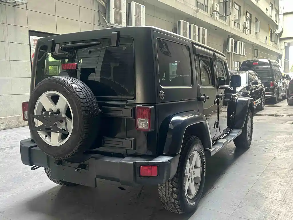 Jeep Wrangler 2015 — фото 19