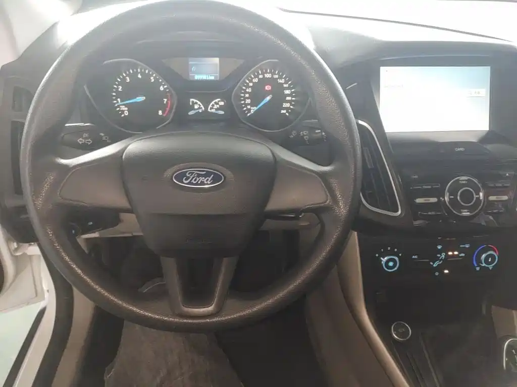 Ford Focus 2017 — фото 10