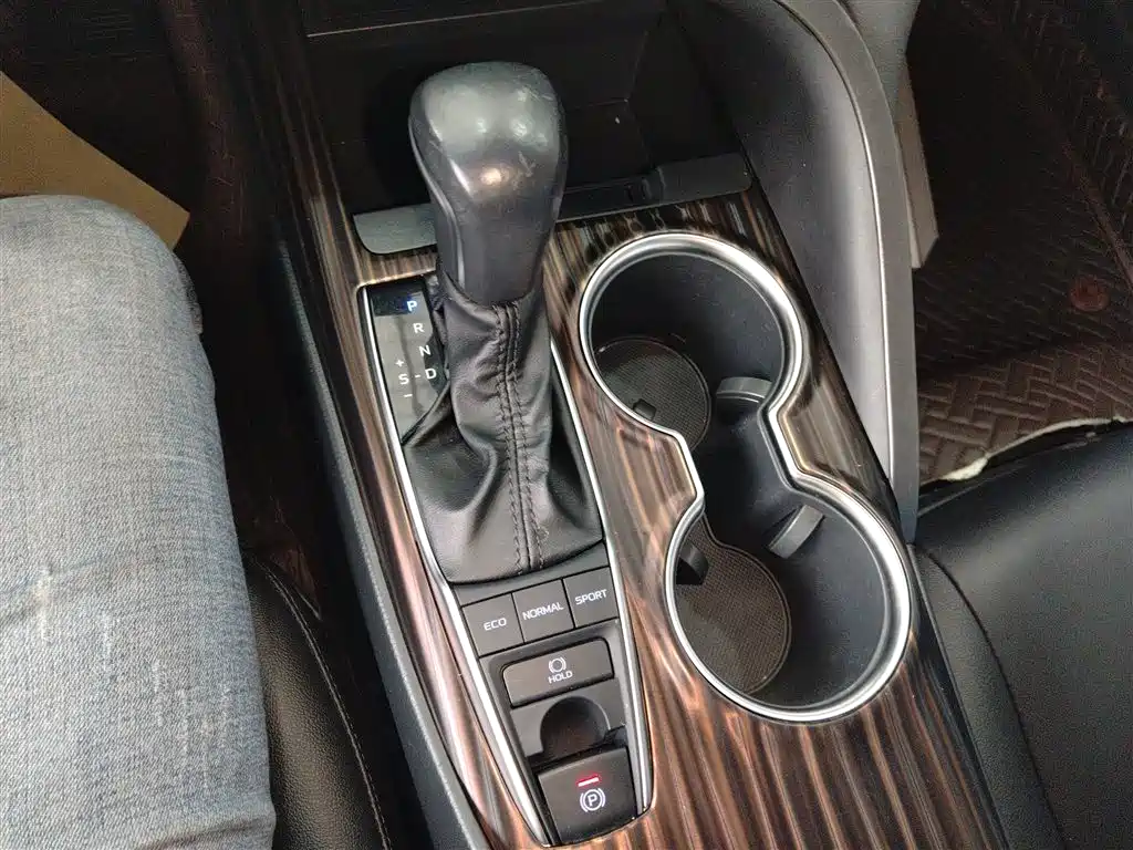 Toyota Camry 2021 — фото 14