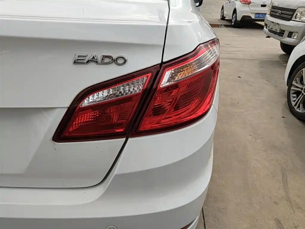 Changan Eado 2018 — фото 8