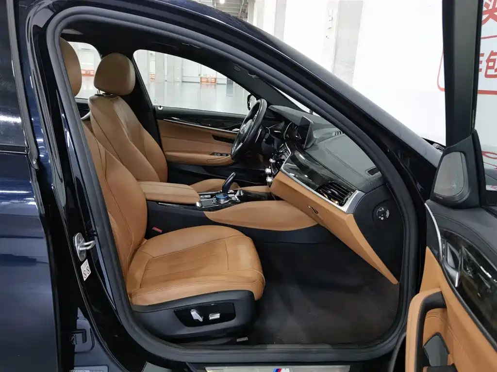 BMW 5 Series 2018 — фото 23