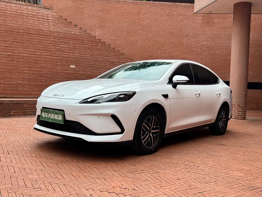 BYD Seal 05 DM-i 2025 — фото 1