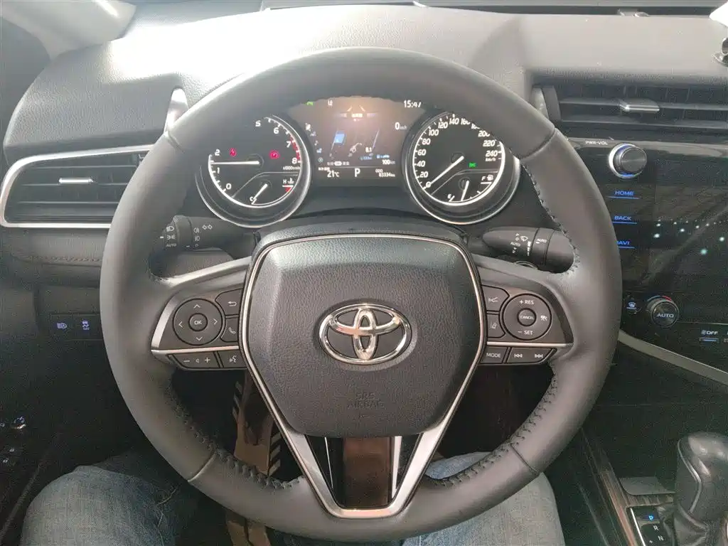 Toyota Camry 2021 — фото 11