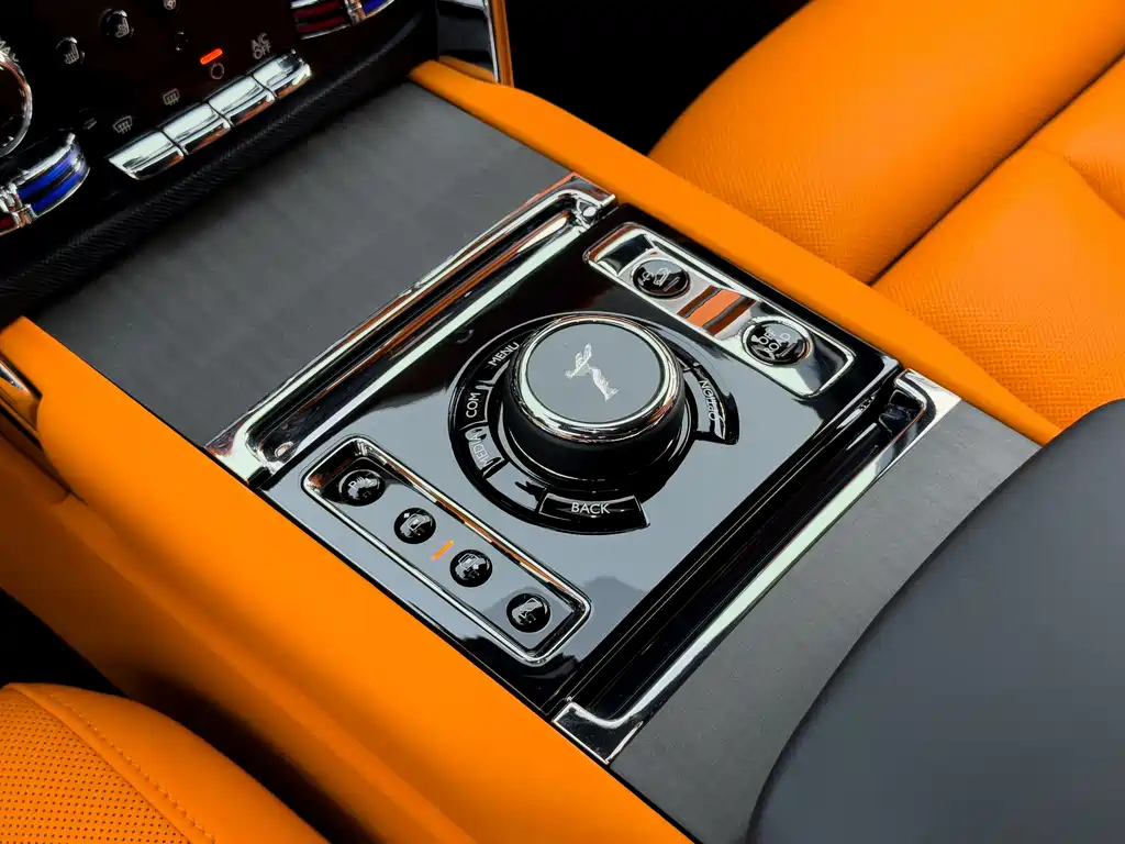 Rolls-Royce Cullinan 2023 — фото 18