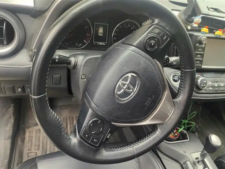 Toyota RAV4 2017 — фото 15
