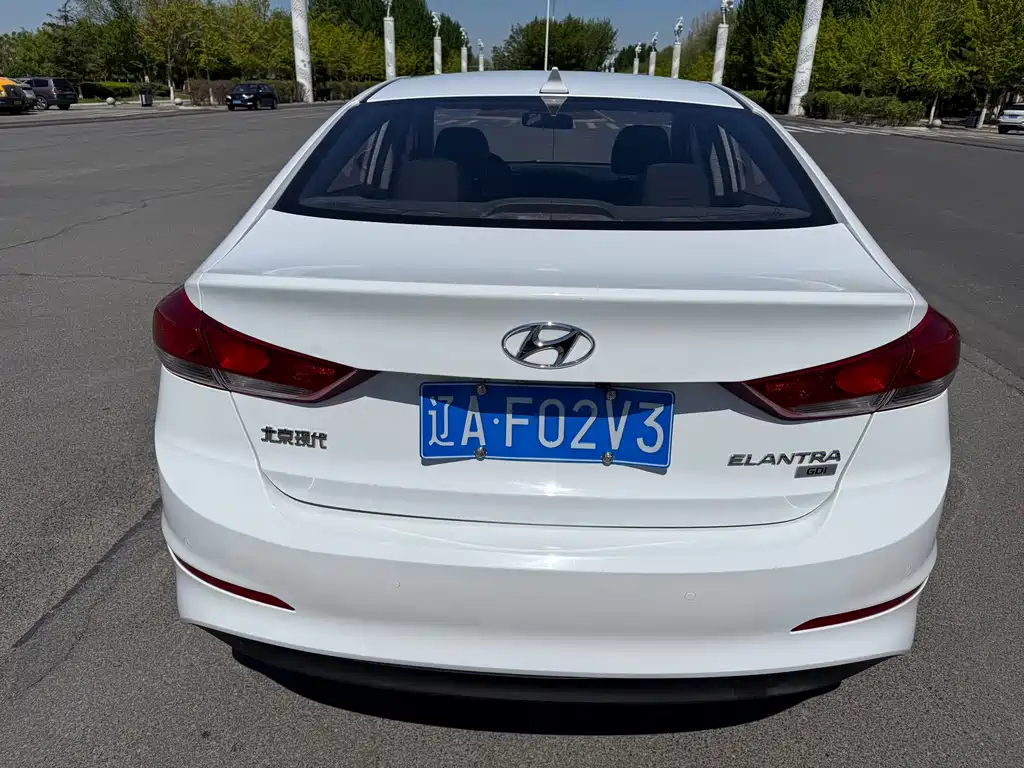 Hyundai Elantra 2018 — фото 7