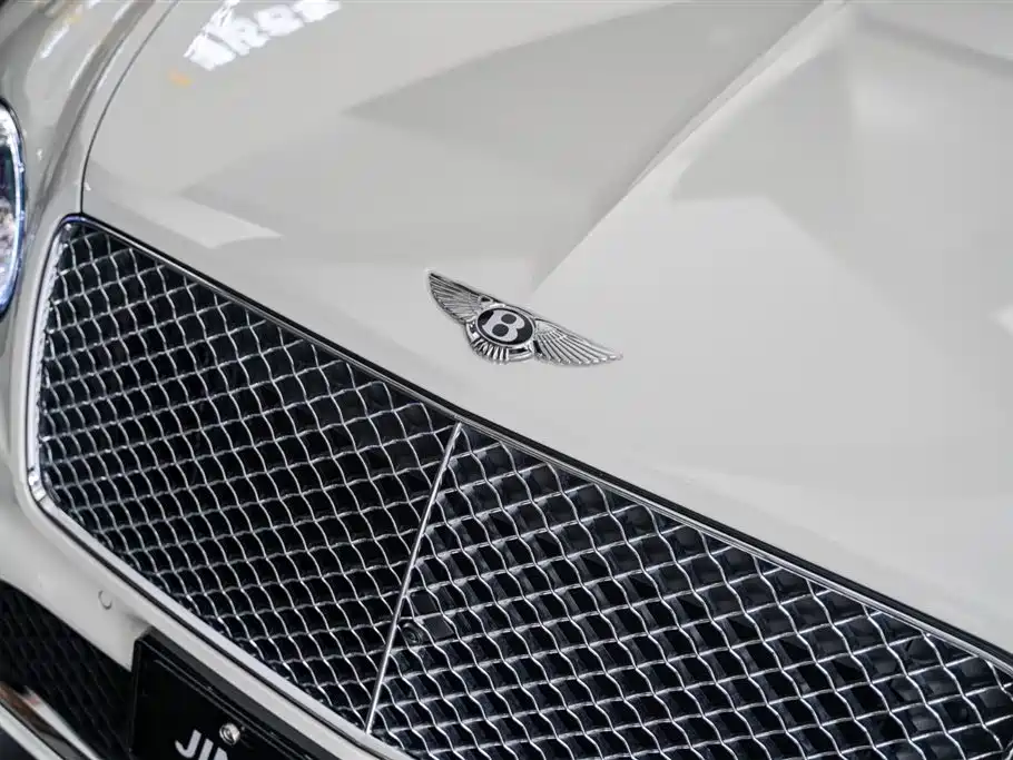 Bentley Bentayga 2022 — фото 8