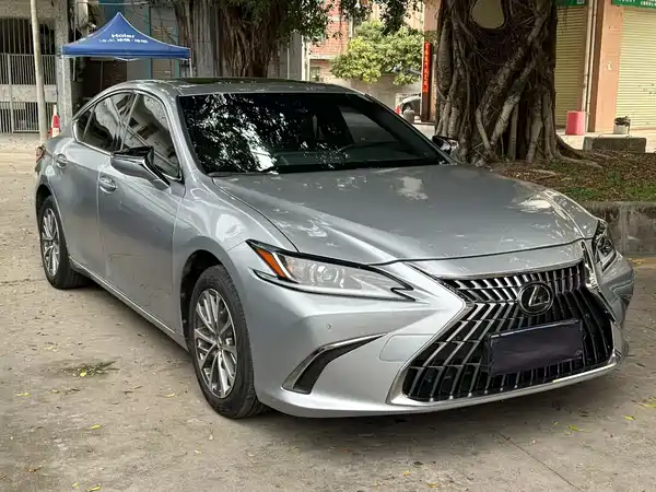 Lexus ES 2022