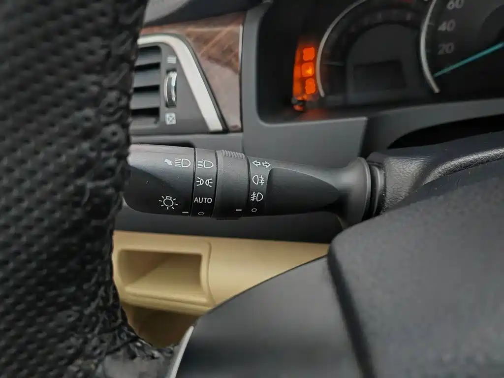 Toyota Camry 2015 — фото 21